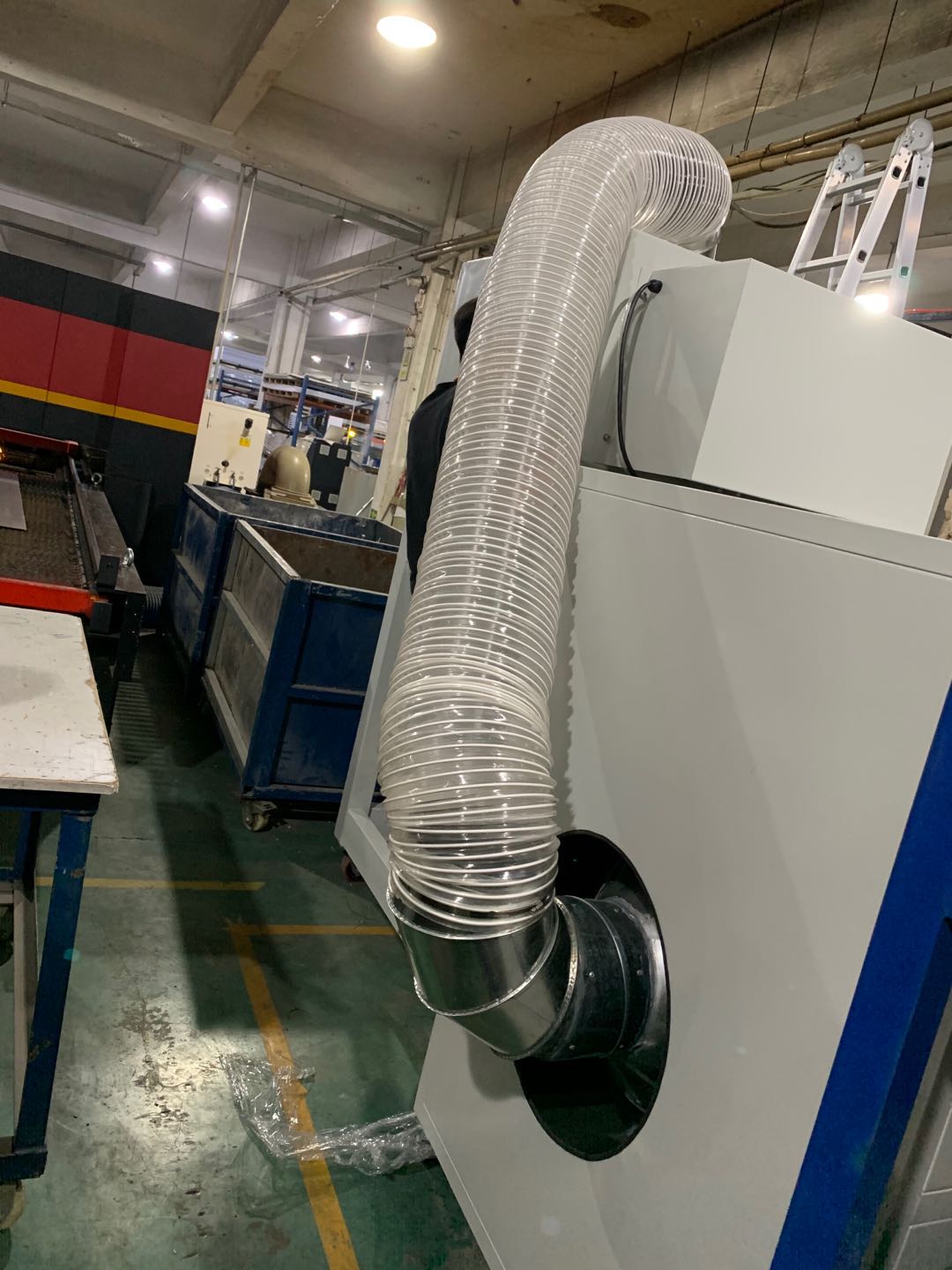 工廠（chǎng）車間如何（hé）選手合適的工業吸塵器